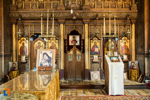 altar-si-iconostasuri-din-biserica-sf-apostoli-si-sf-gheorghe-din-caracal-judetul-olt.jpg