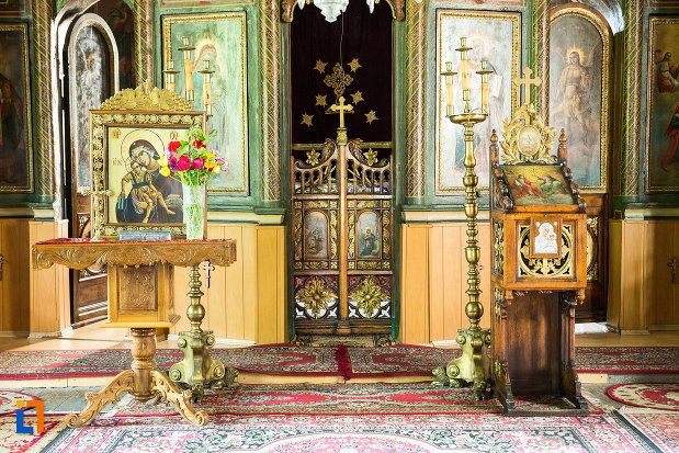 altar-si-iconostasuri-din-biserica-sf-treime-din-caracal-judetul-olt.jpg