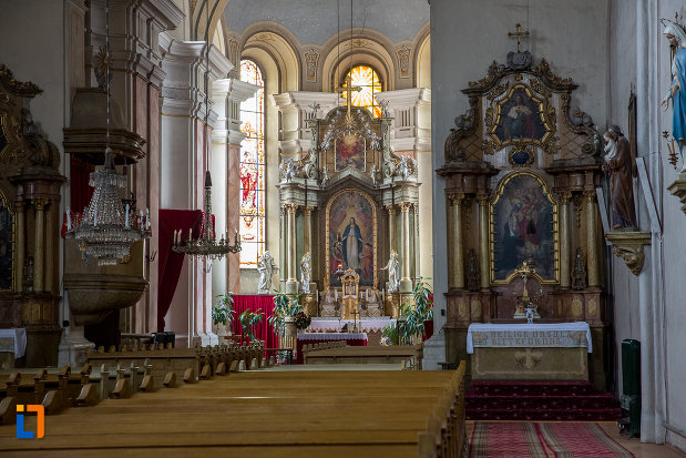 altar-si-loc-de-rugaciune-din-biserica-ursulinelor-din-sibiu-judetul-sibiu.jpg