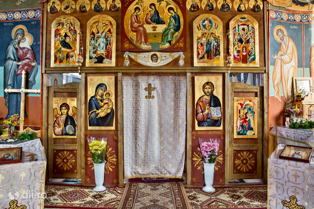 altarul-de-la-manastirea-izbuc-din-valea-lui-mihai-judetul-bihor.jpg