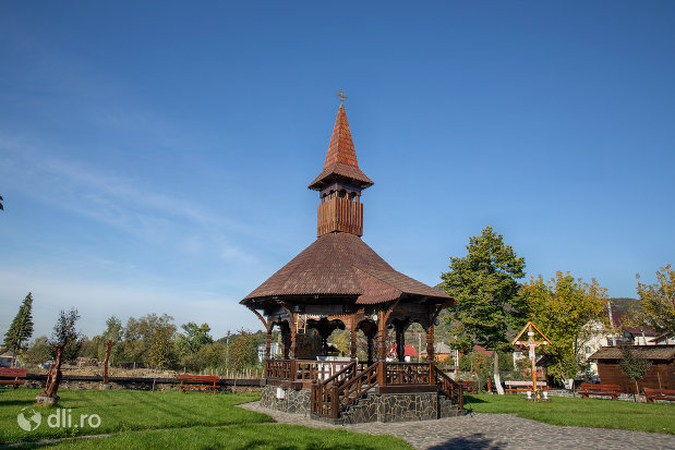 altarul-de-vara-de-la-biserica-de-lemn-ortodoxa-din-baia-sprie-judetul-maramures.jpg