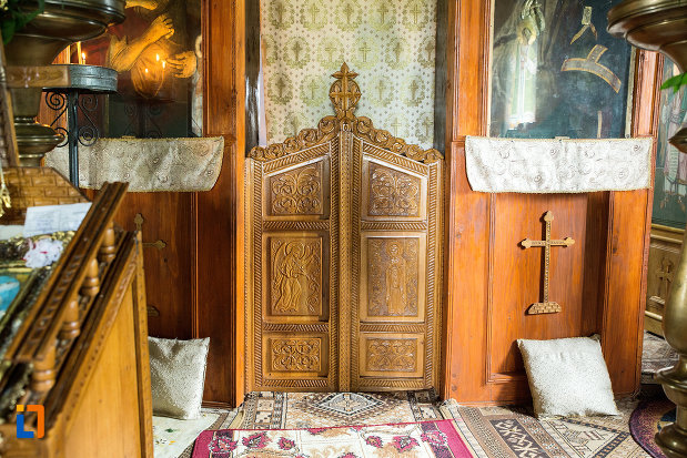 altarul-din-biserica-biserica-intrarea-in-biserica-a-maicii-domnului-din-caracal-judetul-olt.jpg