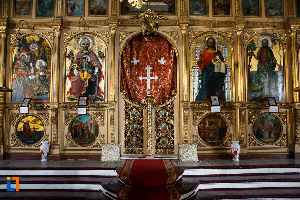 altarul-din-biserica-buna-vestire-din-tulcea-judetul-tulcea.jpg