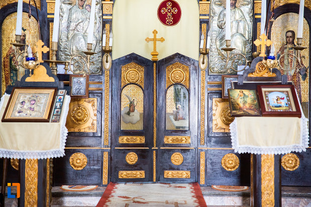 altarul-din-biserica-ortodaxa-sf-gheorghe-din-mangalia-judetul-constanta.jpg