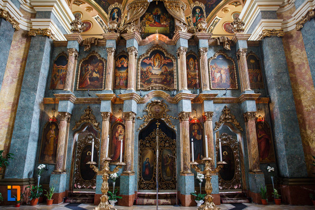 altarul-din-biserica-ortodoxa-adormirea-maicii-domnului-din-lugoj-judetul-timis.jpg