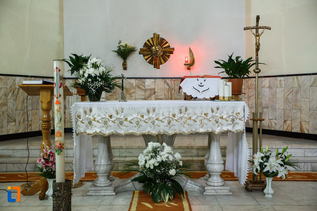altarul-din-biserica-sf-anton-din-ramnicu-valcea-judetul-valcea.jpg