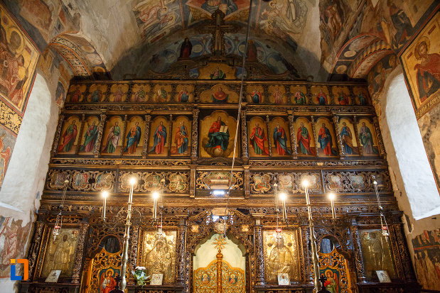 altarul-din-biserica-sf-gheorghe-1522-din-suceava-judetul-suceava.jpg