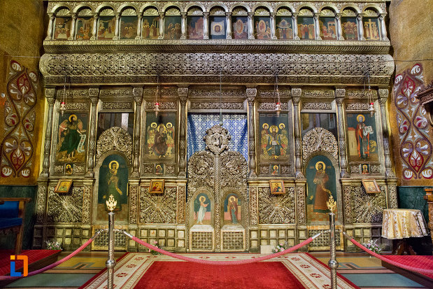 altarul-din-catedrala-ortodoxa-a-vadului-feleacului-si-clujului-din-cluj-napoca-judetul-cluj.jpg