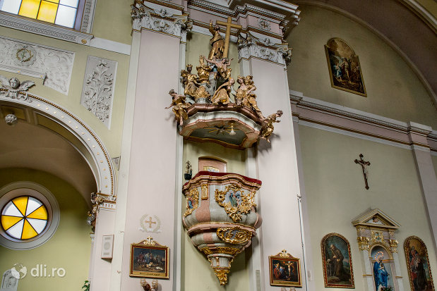 amvon-din-biserica-romano-catolica-coborarea-sfantului-duh-din-oradea-judetul-bihor.jpg