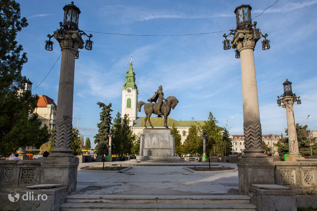 ansamblul-statuia-mihai-viteazu-din-oradea-judetul-bihor.jpg