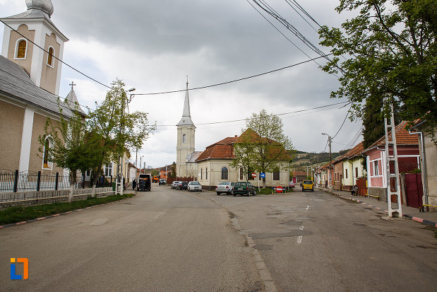 ansamblul-urban-str-bisericilor-din-hateg-judetul-hunedoara-monument-arhitectural.jpg