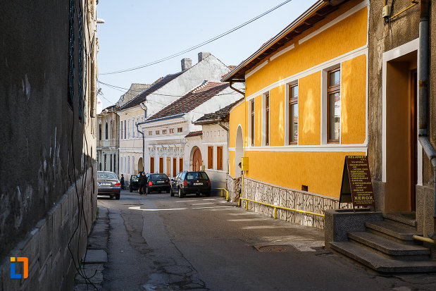 ansamblul-urban-str-mihai-eminescu-din-orastie-judetul-hunedoara-o-fila-rupta-din-istorie.jpg