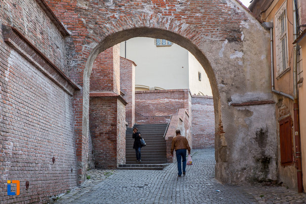 arc-de-la-pasajul-scarilor-din-sibiu-judetul-sibiu.jpg