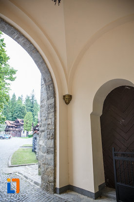 arce-de-la-vila-sipot-din-sinaia-judetul-prahova.jpg