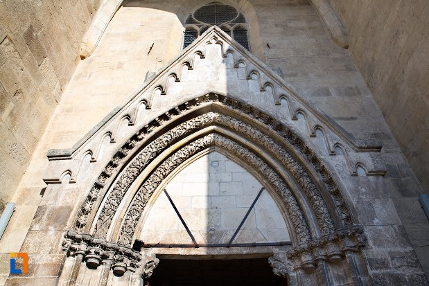 arce-decorate-din-catedrala-romano-catolica-sfantul-mihail-din-alba-iulia-judetul-alba.jpg