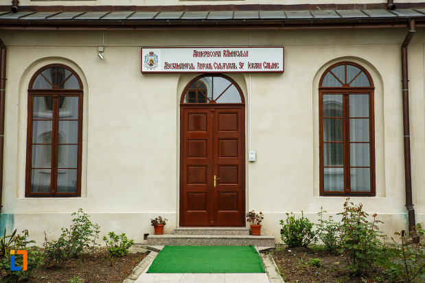 arhiepiscopia-ramnicului-din-ramnicu-valcea-judetul-valcea-asezamantul-pastoral-cultural.jpg