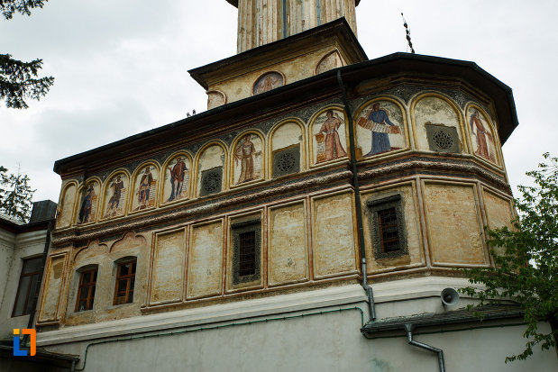 arhiepiscopia-ramnicului-din-ramnicu-valcea-judetul-valcea-imagine-cu-exteriorul-paraclisului-sf-grigorie-bogoslovul.jpg
