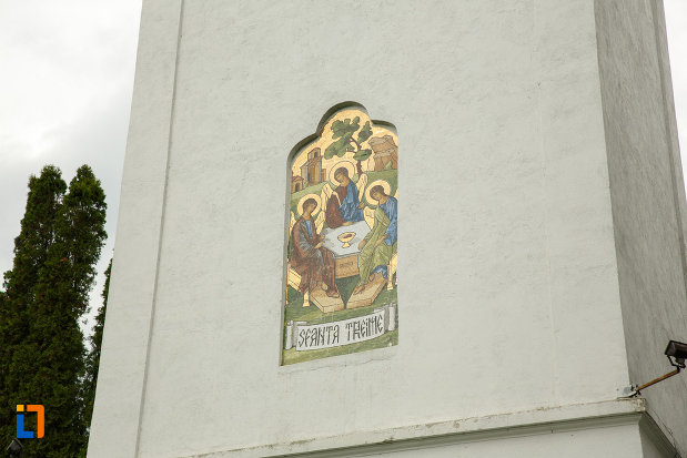 arhiepiscopia-ramnicului-din-ramnicu-valcea-judetul-valcea-imagine-cu-pictura-murala.jpg