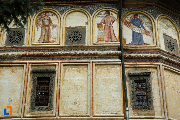 arhiepiscopia-ramnicului-din-ramnicu-valcea-judetul-valcea-imagine-cu-picturile-paraclisului.jpg