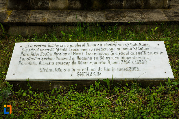 arhiepiscopia-ramnicului-din-ramnicu-valcea-judetul-valcea-informatii-despre-crucea-de-piatra.jpg