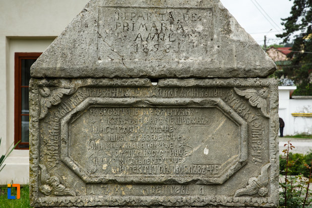 arhiepiscopia-ramnicului-din-ramnicu-valcea-judetul-valcea-inscriptie-de-pe-fantana-lui-filaret.jpg