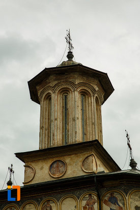 arhiepiscopia-ramnicului-din-ramnicu-valcea-judetul-valcea-turnul-paraclisului.jpg