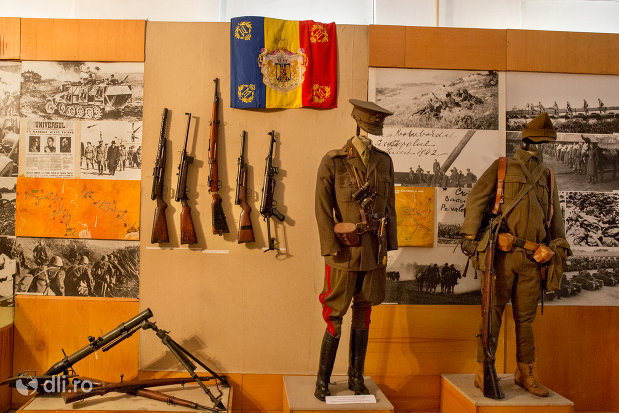 arme-si-uniforme-soldati-muzeul-militar-din-oradea-judetul-bihor.jpg