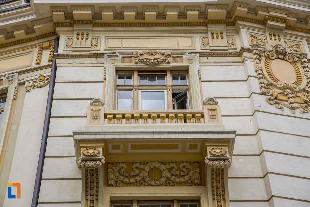 balcon-cu-motive-decorative-fosta-banca-de-credit-financiar-primaria-municipiului-sibiu-judetul-sibiu.jpg
