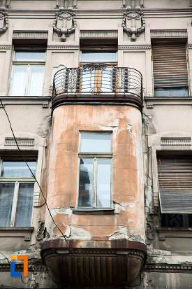 balcon-de-la-casa-din-anul-1900-monument-istoric-din-arad-judetul-arad.jpg