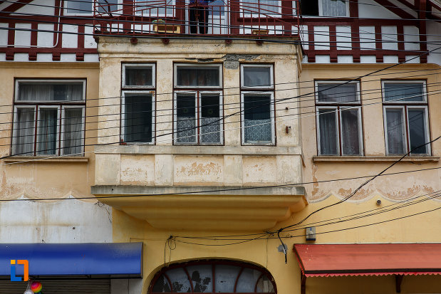 balcon-de-la-casa-ion-vasilescu-din-azuga-judetul-prahova.jpg