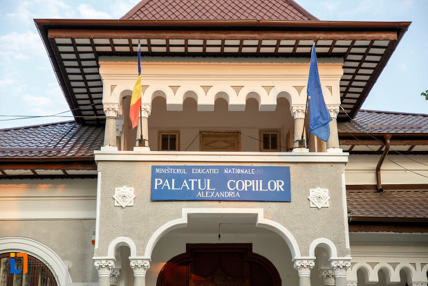 balcon-de-la-casa-zarzara-palatul-copiilor-din-alexandria-judetul-teleorman.jpg