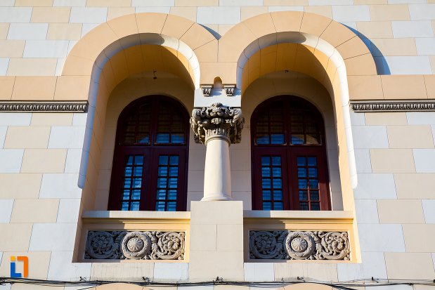 balcon-de-la-catedrala-reintregirii-din-alba-iulia-judetul-alba.jpg