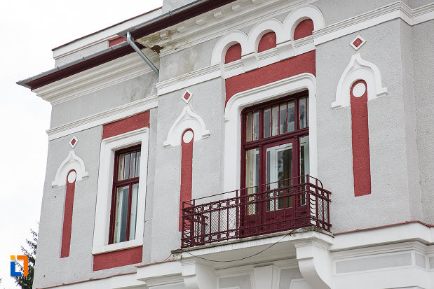 balcon-de-la-cazinoul-functionarilor-azi-teatrul-i-d-sarbu-din-petrosani-judetul-hunedoara.jpg