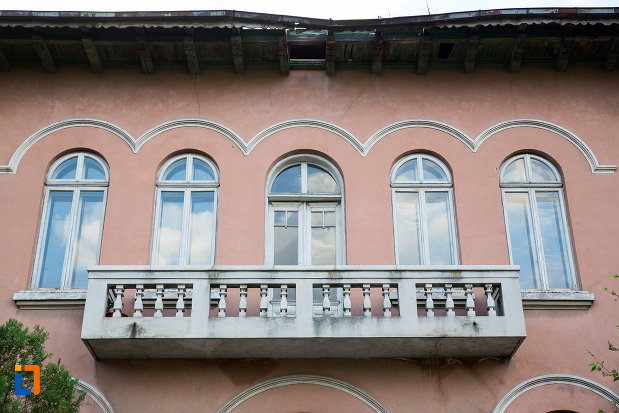 balcon-de-la-muzeul-de-arta-lucian-grigorescu-din-medgidia-judetul-constanta.jpg