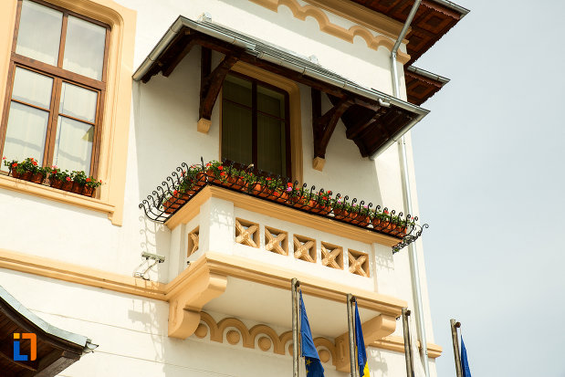 balcon-de-la-primaria-din-slatina-judetul-olt.jpg
