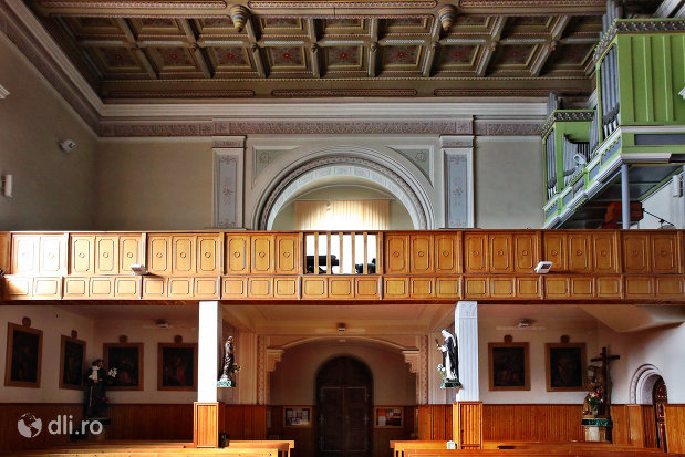 balcon-interior-in-manastirea-franciscana-sf-anton-din-capleni-judetul-satu-mare.jpg
