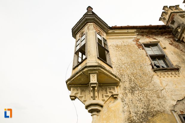 balcon-ornat-din-ansamblul-castelului-teleky-din-uioara-de-sus-judetul-alba.jpg