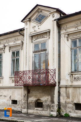 balconul-de-la-casa-rizeanu-din-campulung-muscel-judetul-arges.jpg
