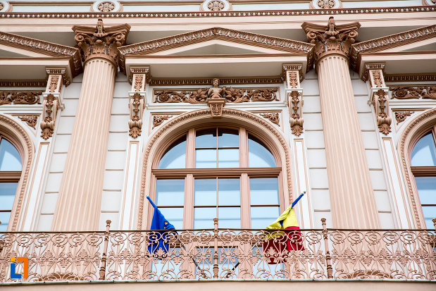 balconul-de-la-cladirea-colegiului-national-moise-nicoara-din-arad-judetul-arad.jpg