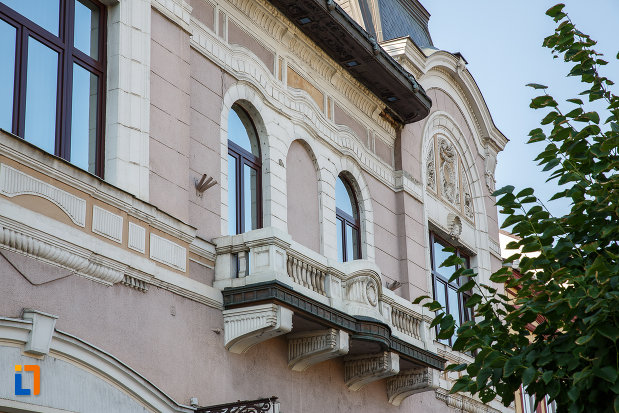 balconul-de-la-fostul-cazinou-evreiesc-din-targu-mures-judetul-mures.jpg