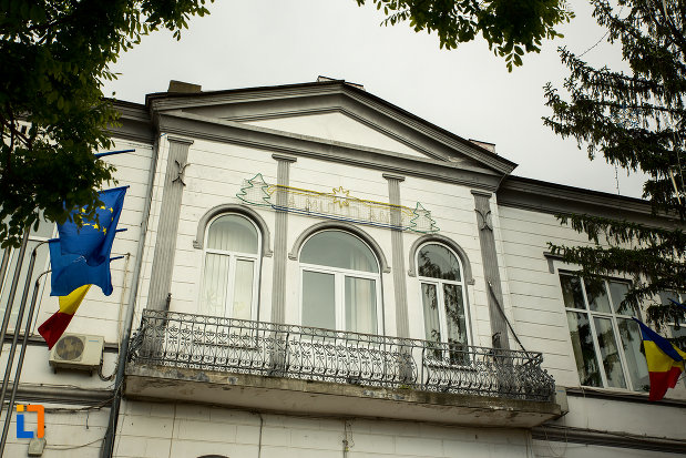 balconul-de-la-primaria-din-corabia-judetul-olt.jpg