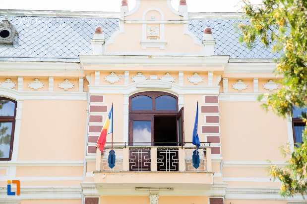 balconul-de-la-primaria-din-dorohoi-judetul-botosani.jpg