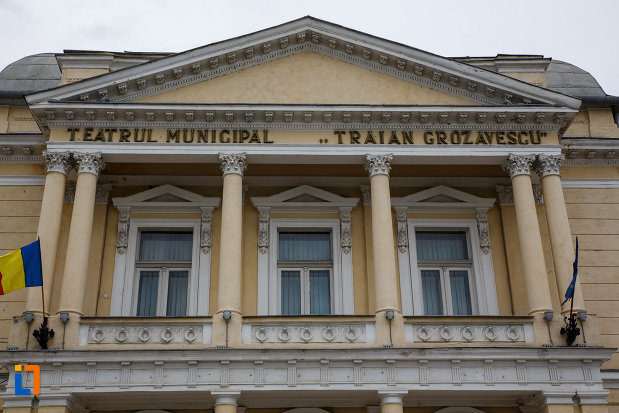 balconul-de-la-teatrul-traian-grozavescu-din-lugoj-judetul-timis.jpg