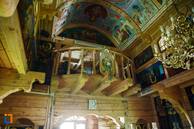 balconul-din-biserica-de-lemn-biserica-muzeu-sf-ilie-biserica-noua-din-dragasani.jpg
