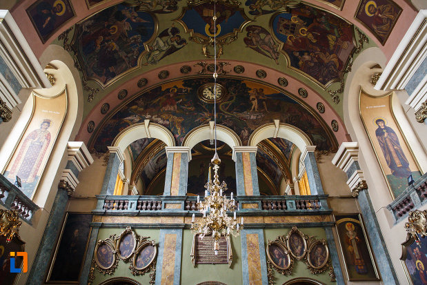 balconul-din-biserica-ortodoxa-adormirea-maicii-domnului-din-lugoj-judetul-timis.jpg