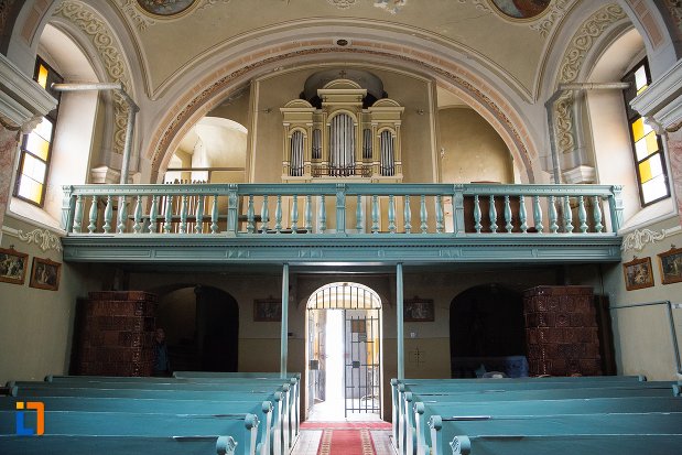 balconul-din-biserica-romano-catolica-din-ocna-mures-judetul-alba.jpg