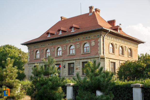 banca-comerciala-romana-din-radauti-judetul-suceava.jpg