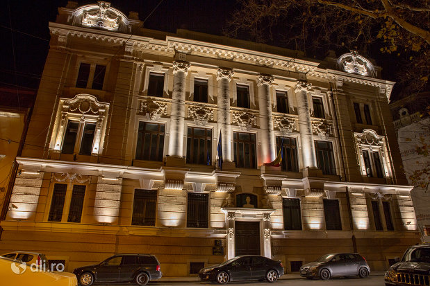 banca-nationala-a-romaniei-din-oradea-judetul-bihor-noaptea.jpg