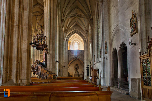 banci-din-biserica-sfantul-mihail-din-cluj-napoca-judetul-cluj.jpg