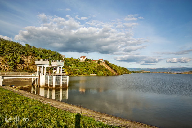 baraj-si-did-de-la-lacul-din-calinesti-oas-judetul-satu-mare.jpg
